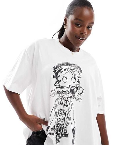 ASOS DESIGN Curve - T-shirt boyfriend bianca con grafica di Betty Boop e motocicletta su licenza - ASOS Curve - Modalova