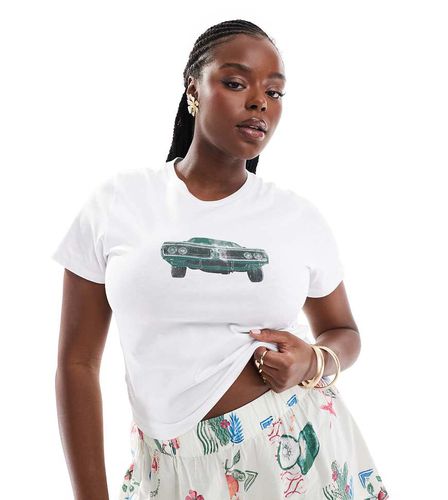 ASOS DESIGN Curve - T-shirt ristretta bianca con stampa vintage di auto - ASOS Curve - Modalova