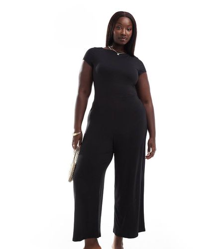 ASOS DESIGN Curve - Tuta jumpsuit nera con scollo a barchetta e maniche ad aletta - ASOS Curve - Modalova