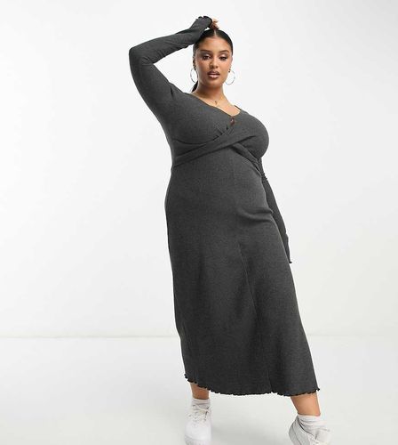 ASOS DESIGN Curve - Vestito midi a maniche lunghe scuro incrociato sul davanti a nido d'ape - ASOS Curve - Modalova