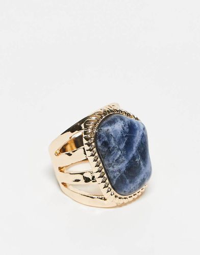 Anello dorato effetto fuso con vera pietra lapislazzuli semi preziosa - ASOS DESIGN - Modalova