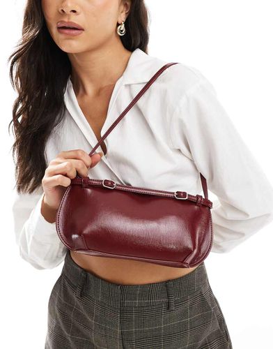 Borsa da spalla bordeaux con fibbie - ASOS DESIGN - Modalova