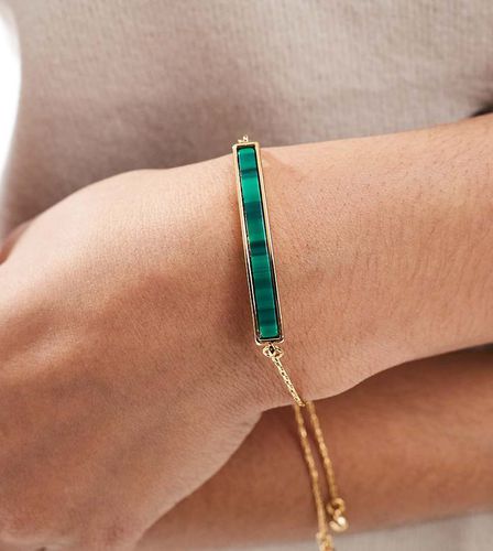 Bracciale dell'amicizia placcato 14 k con dettaglio in malachite in confezione regalo - ASOS DESIGN - Modalova