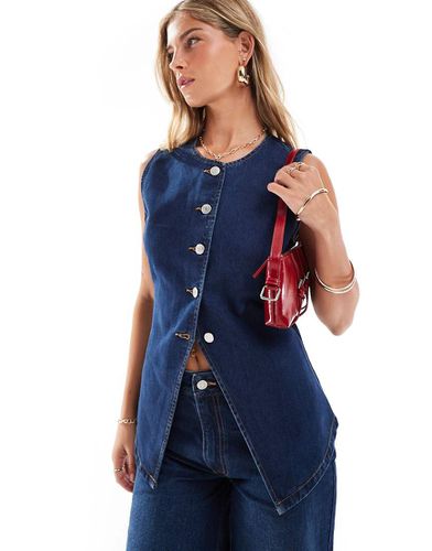 Gilet in denim lavaggio rinse wash stretto in vita in coordinato - ASOS DESIGN - Modalova