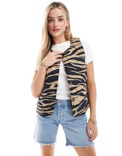 Gilet trapuntato con stampa animalier e bottoni - ASOS DESIGN - Modalova