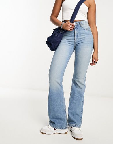 Jeans a zampa chiaro - ASOS DESIGN - Modalova