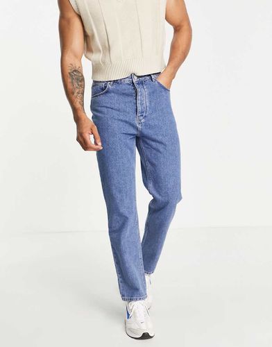 Jeans dad lavaggio medio - ASOS DESIGN - Modalova