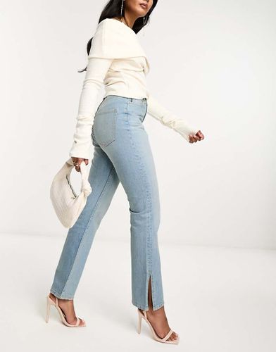 Jeans dritti chiaro a vita medio alta con orlo spaccato - ASOS DESIGN - Modalova