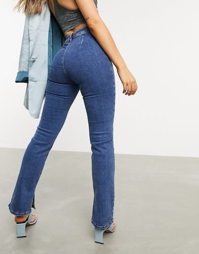 Jeans stretch a vita alta anni "Y2K" a zampa lavaggio medio - ASOS DESIGN - Modalova