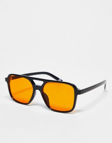 Occhiali da sole alla moda modello aviatore con montatura sottile e lenti arancioni - ASOS DESIGN - Modalova