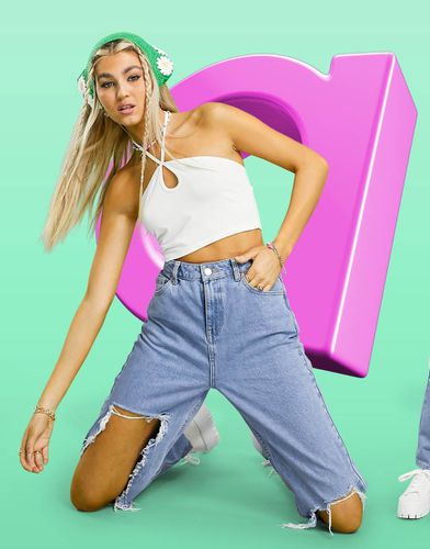 Mom jeans a vita alta original lavaggio medio con strappi - ASOS DESIGN - Modalova