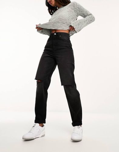 Mom jeans a vita alta vestibilità comoda neri con strappi sulle ginocchia - ASOS DESIGN - Modalova