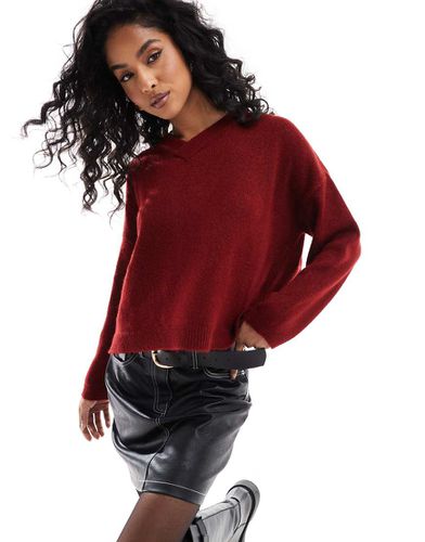 Maglione lavorato soffice color bordeaux con scollo a V - ASOS DESIGN - Modalova