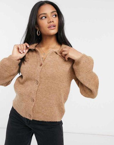 Maglione soffice con colletto e abbottonatura cammello - ASOS DESIGN - Modalova