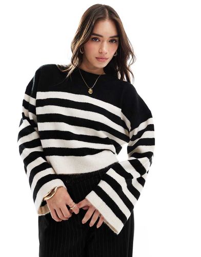 Maglione squadrato girocollo a righe monocromatiche con polsini ampi - ASOS DESIGN - Modalova