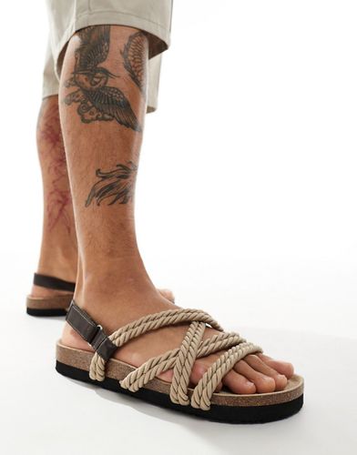 Sandali con fascette incrociate in corda color pietra e marrone - ASOS DESIGN - Modalova