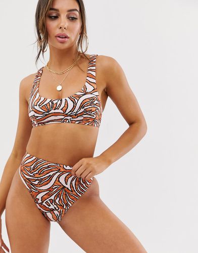 Slip bikini sgambati a vita alta con stampa a linee - ASOS DESIGN - Modalova