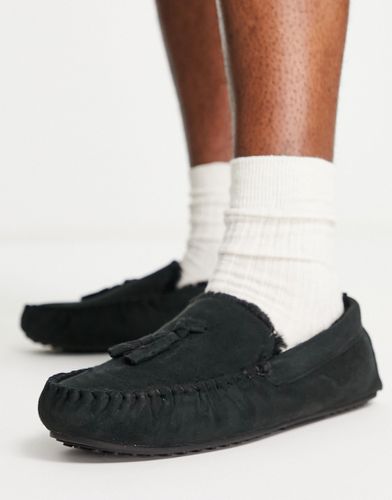 Pantofole in stile mocassino nere con interno in pelliccia sintetica - ASOS DESIGN - Modalova
