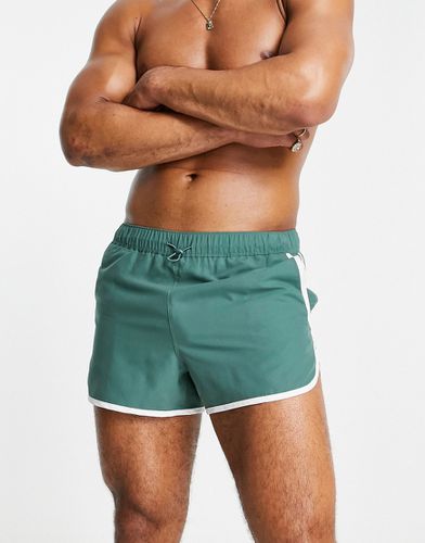 Pantaloncini da bagno stile runner molto corti verdi con fermacorda e profili a contrasto - ASOS DESIGN - Modalova