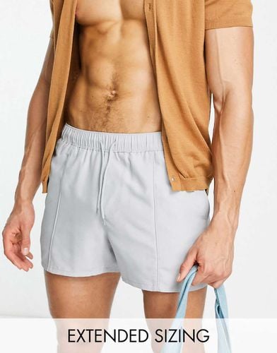 Pantaloncini da bagno taglio corto chiaro con pinces - ASOS DESIGN - Modalova