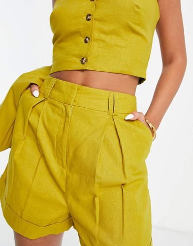 Pantaloncini squadrati da abito in lino color palma dorata - ASOS DESIGN - Modalova