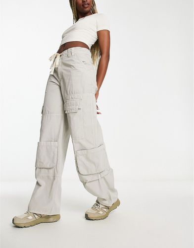Pantaloni cargo anti-fit oversize con tasche slavato - ASOS DESIGN - Modalova
