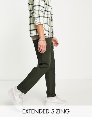 Pantaloni cargo slim color kaki scuro con tasche applicate - ASOS DESIGN - Modalova