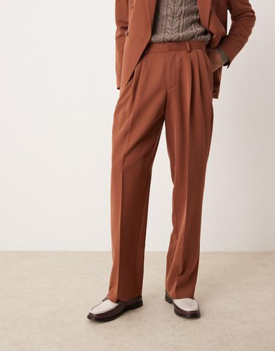 Pantaloni da abito a fondo ampio color ruggine con pieghe sul davanti - ASOS DESIGN - Modalova