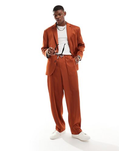 Pantaloni da abito a fondo ampio color tabacco - ASOS DESIGN - Modalova