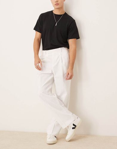 Pantaloni eleganti a fondo ampio bianchi con pieghe sul davanti - ASOS DESIGN - Modalova