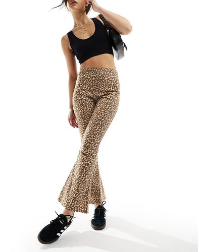 Pantaloni leopardati a zampa - ASOS DESIGN - Modalova