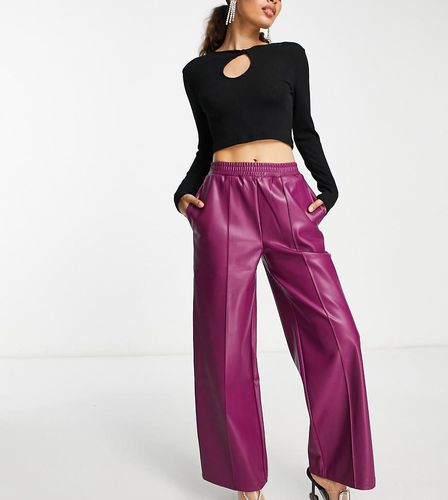 ASOS DESIGN Petite - Joggers dritti in pelle sintetica color prugna - ASOS Petite - Modalova