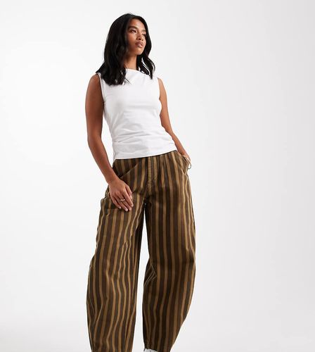 ASOS DESIGN Petite - Pantalon ballon à rayures délavées - Asos Petite - Modalova