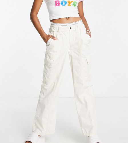 ASOS DESIGN Petite - Pantaloni cargo anni '00 color avena a vita bassa - ASOS Petite - Modalova