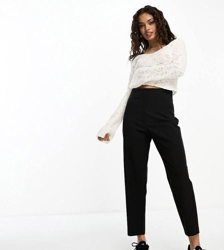 ASOS DESIGN Petite - Pantaloni sartoriali neri affusolati con impunture - ASOS Petite - Modalova