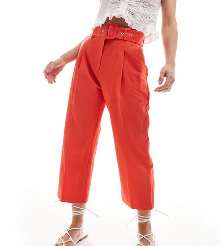 ASOS DESIGN Petite - Pantaloni sartoriali rossi in misto lino con cintura - ASOS Petite - Modalova