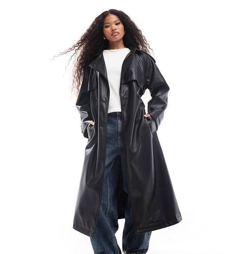 ASOS DESIGN Petite - Trench in pelle sintetica - ASOS Petite - Modalova