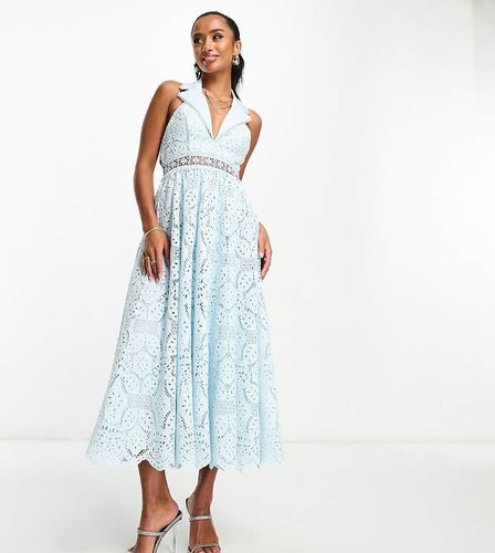 ASOS DESIGN Petite - Vestito midi aperto dietro in pizzo azzurro con colletto - ASOS Petite - Modalova