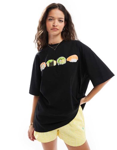 T-shirt vestibilità boyfriend nera con stampa grafica con sushi - ASOS DESIGN - Modalova