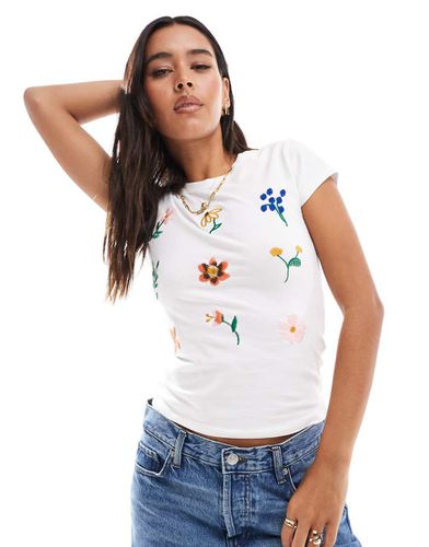 T-shirt aderente bianca con ricamo di fiori - ASOS DESIGN - Modalova