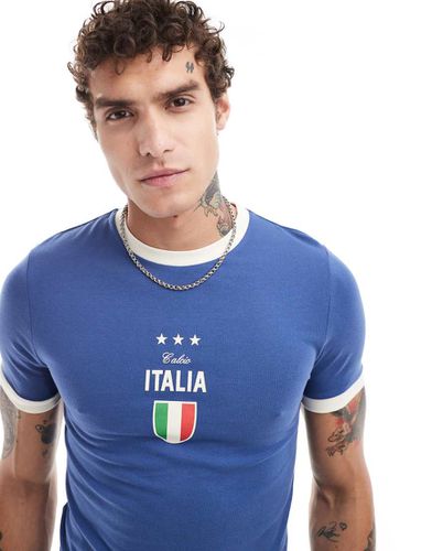 T-shirt attillata stile football con stampa dell'Italia - ASOS DESIGN - Modalova