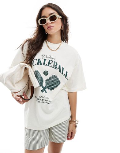 T-shirt boyfriend color crema con stampa a tema pickleball - ASOS DESIGN - Modalova