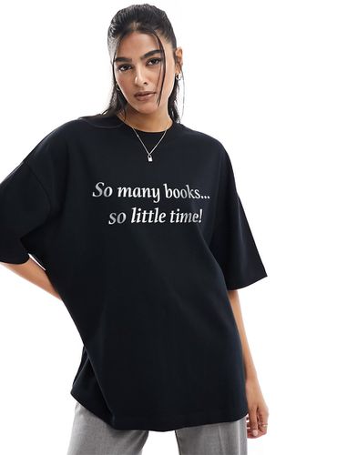 T-shirt boyfriend nera con scritta "So many books" - ASOS DESIGN - Modalova