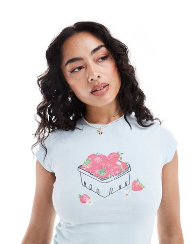 T-shirt corta con stampa di fragole - ASOS DESIGN - Modalova