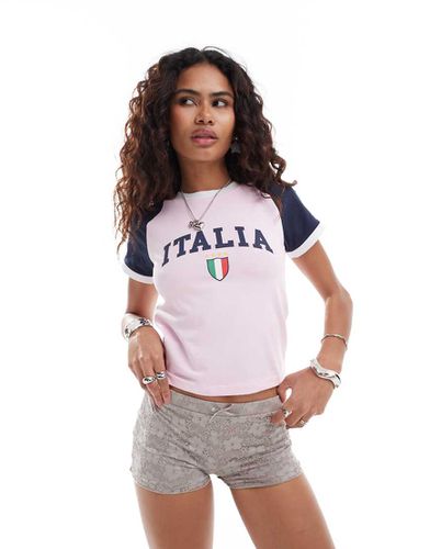 T-shirt corta blu navy e rosa con maniche raglan e stampa "Italia" a tema calcio - ASOS DESIGN - Modalova