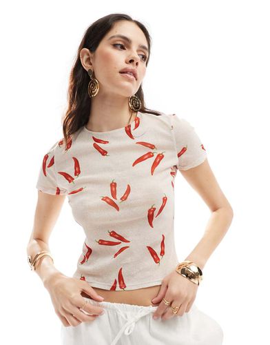 T-shirt corta in rete con stampa di peperoncini - ASOS DESIGN - Modalova