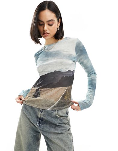 T-shirt mini a maniche lunghe in rete con stampa fotografica di paesaggio - ASOS DESIGN - Modalova