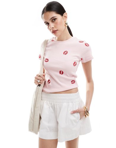 T-shirt mini chiaro con labbra ricamate - ASOS DESIGN - Modalova