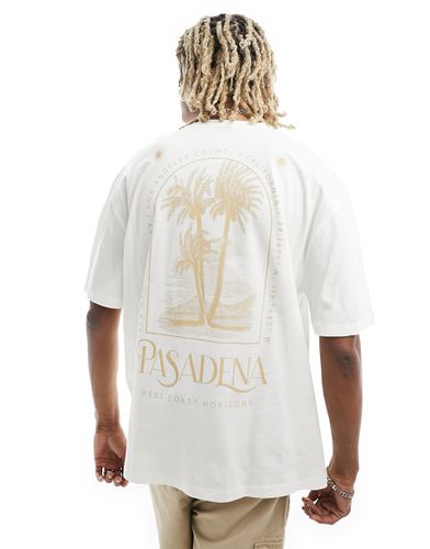T-shirt oversize bianco sporco con stampa "Pasadena" sul retro - ASOS DESIGN - Modalova