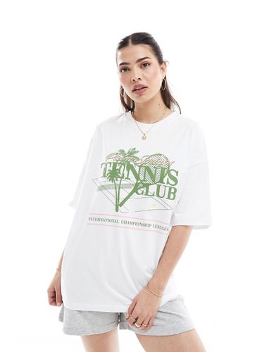 T-shirt oversize bianca con grafica stile tennis - ASOS DESIGN - Modalova